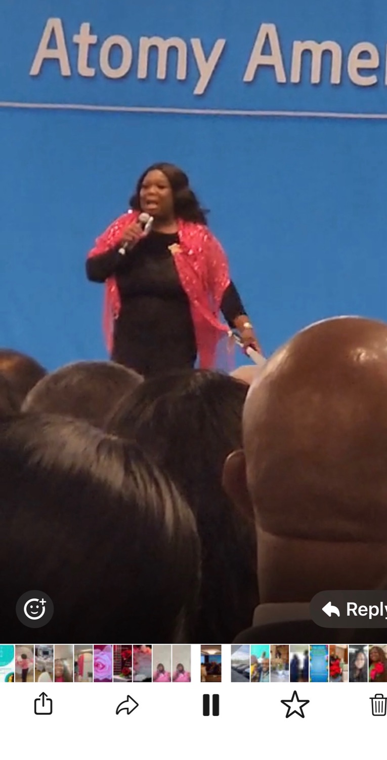 Lynnie speaking at an Atomy event